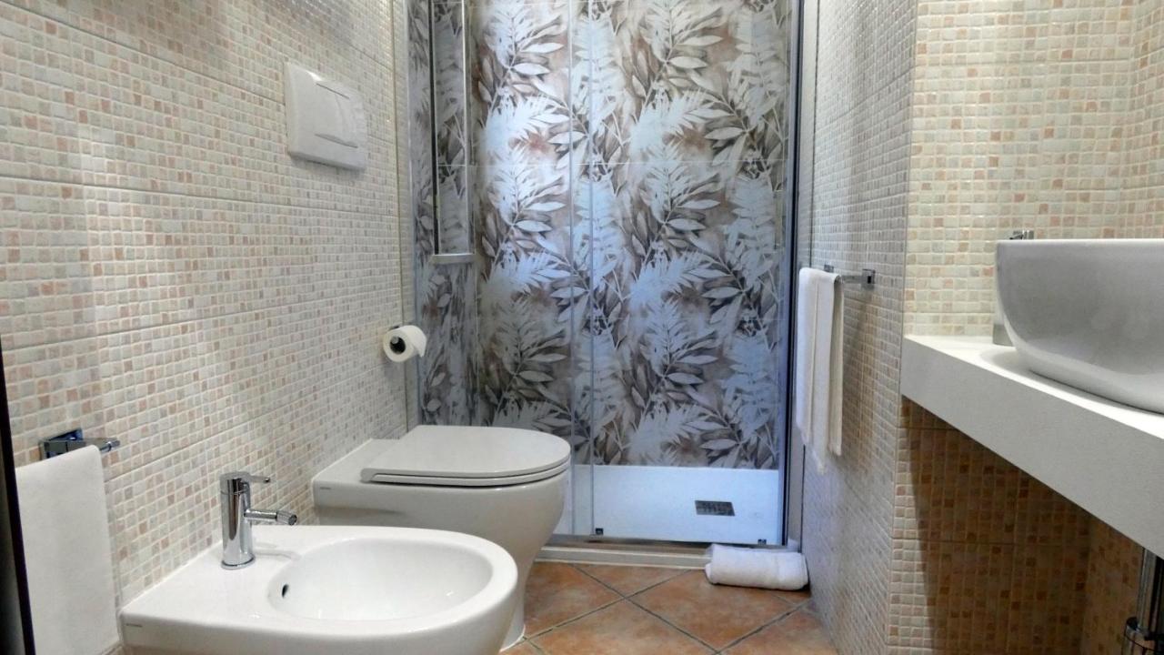 Hotel Piscina La Suite Prossedi Екстериор снимка