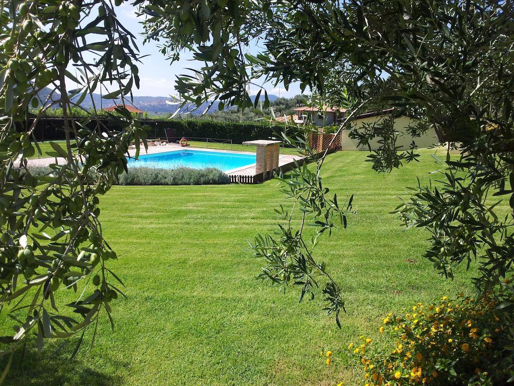 Hotel Piscina La Suite Prossedi Екстериор снимка