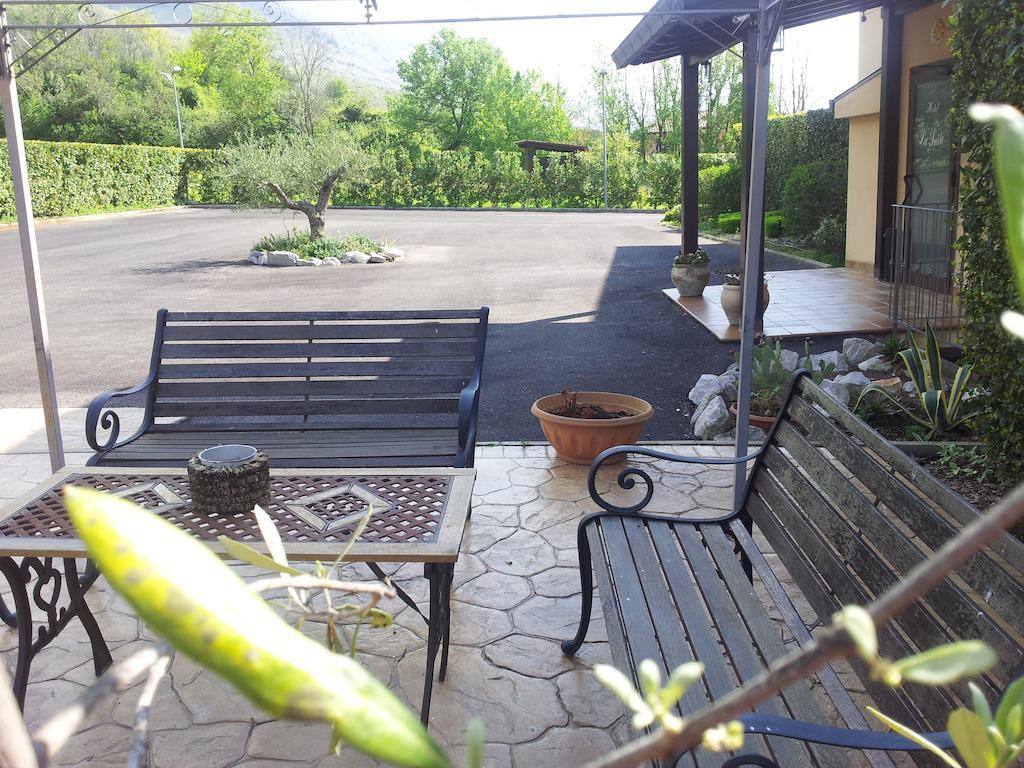 Hotel Piscina La Suite Prossedi Екстериор снимка